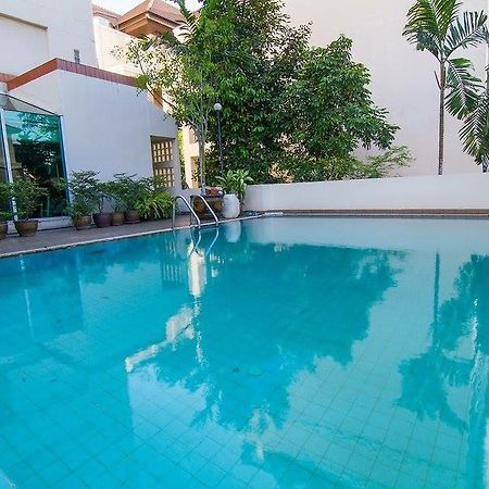 Antique Palace Apartment Bangkok Exterior foto