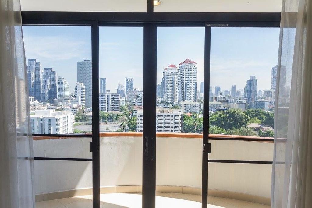 Antique Palace Apartment Bangkok Exterior foto