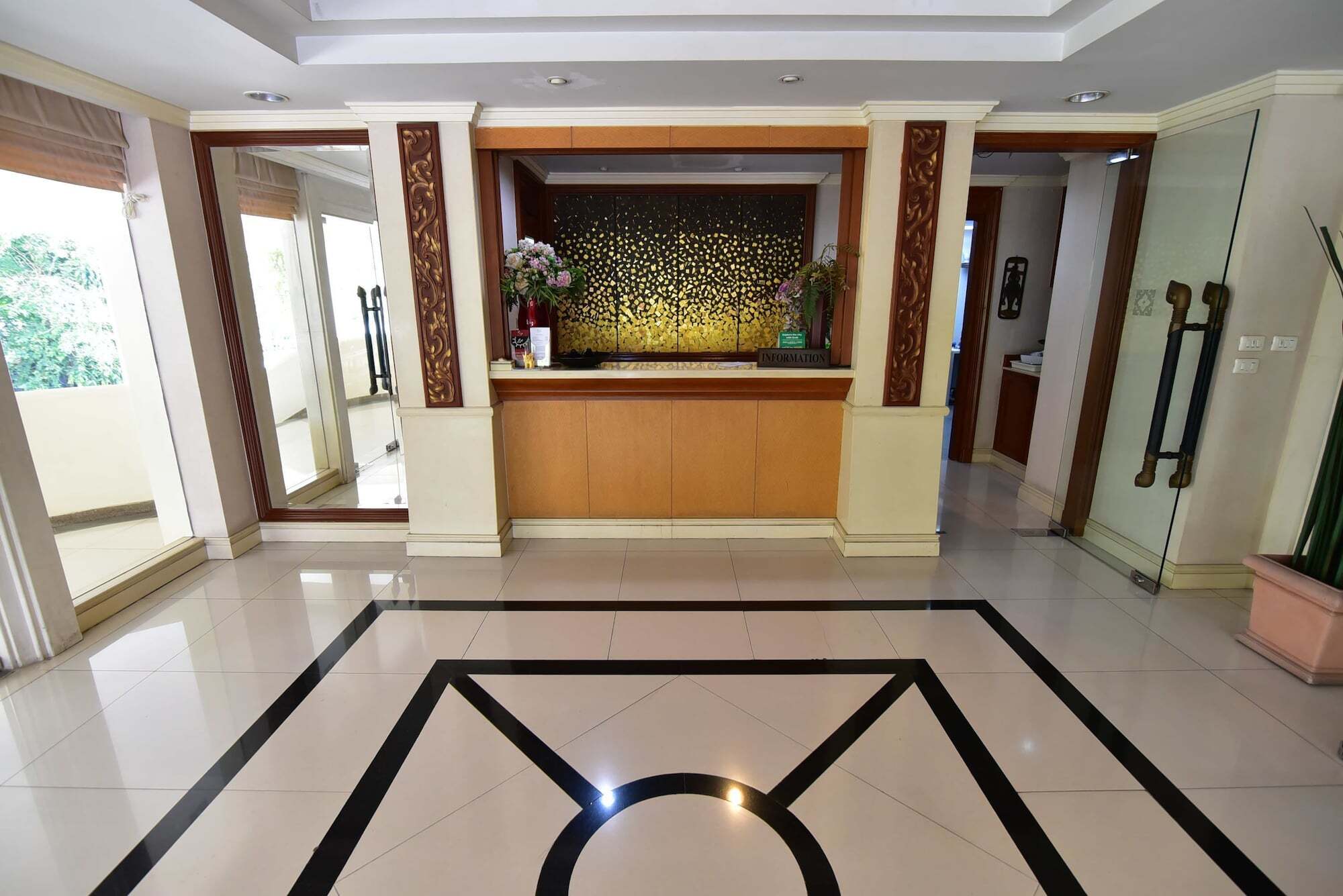 Antique Palace Apartment Bangkok Exterior foto